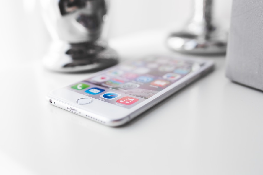 apple-iphone-technology-white-large