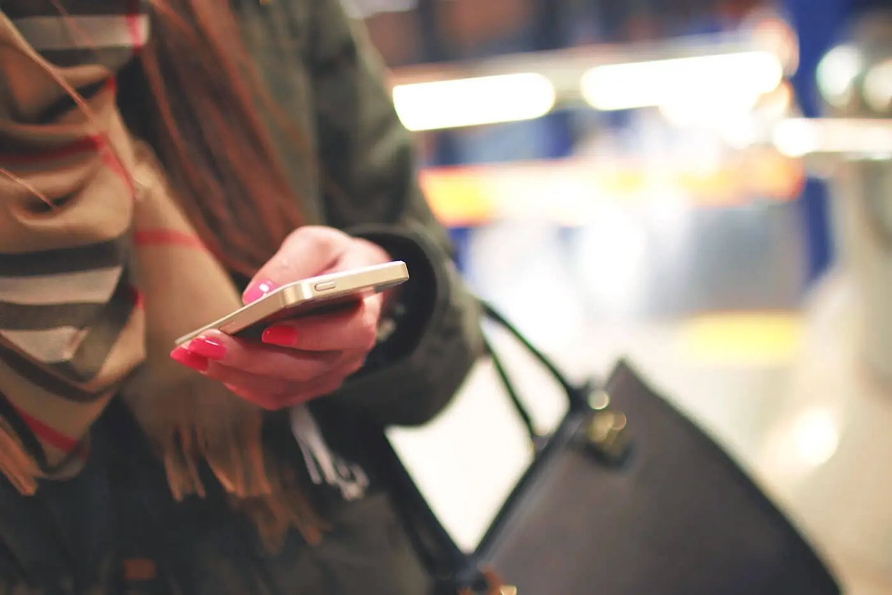 mobile-phone-shopping-1